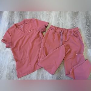 Jaanuu scrubs size M top and L jogger pants